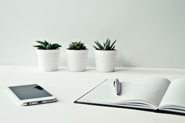 Comment organiser votre espace de travail avec des DIY faciles